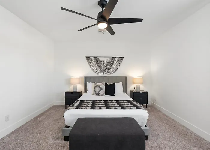 The Cardinal Walk To Stadium Pool+spa Sportcourt Holiday home Glendale