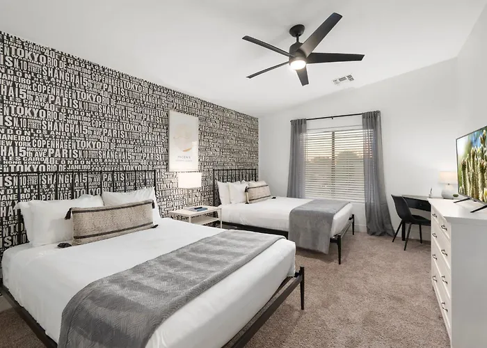Holiday home The Cardinal Walk To Stadium Pool+spa Sportcourt Glendale