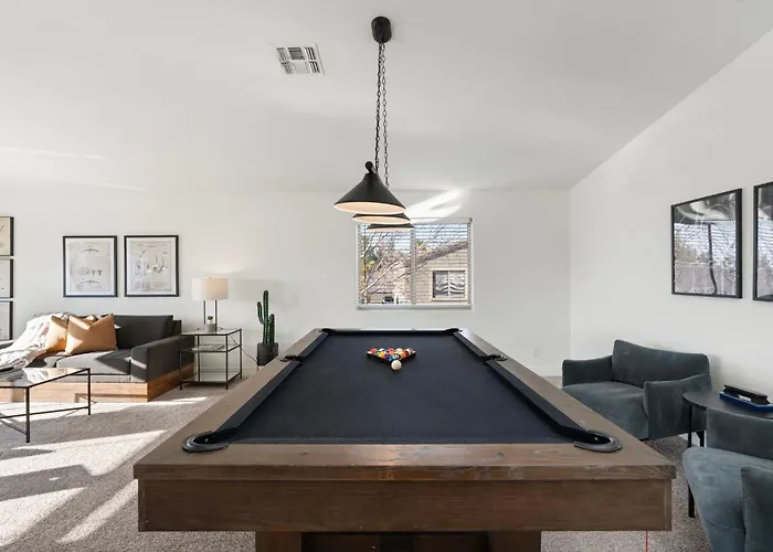 The Cardinal Walk To Stadium Pool+spa Sportcourt Glendale