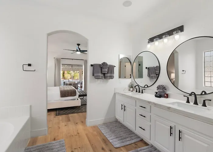 Holiday home The Cardinal Walk To Stadium Pool+spa Sportcourt