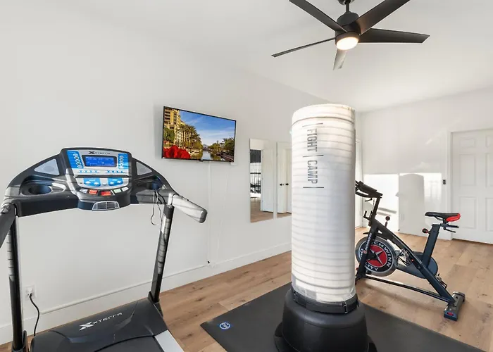 The Cardinal Walk To Stadium Pool+spa Sportcourt Holiday home Glendale