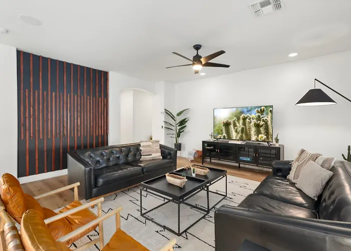 Holiday home The Cardinal Walk To Stadium Pool+spa Sportcourt Glendale