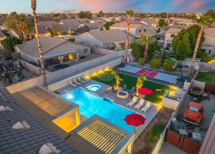 The Cardinal Walk To Stadium Pool+spa Sportcourt Glendale